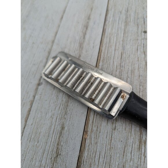 Vintage Crinkle Cutter Kitchen Utensil Black Handle 7 1/4" - Picture 3 of 6